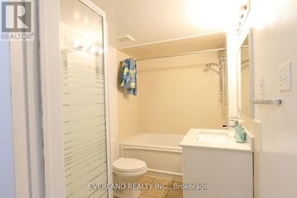 49 Falling River Dr in Richmond Hill, ON - Building Photo - Building Photo