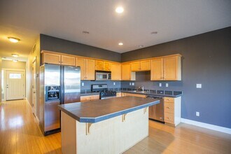 1411 NE 69th Ave in Portland, OR - Building Photo - Building Photo