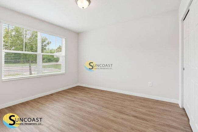 7619 Mailes Ct, Unit 201 in Jacksonville, FL - Foto de edificio - Building Photo