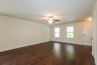 40 Camden Pl in Covington, GA - Foto de edificio - Building Photo