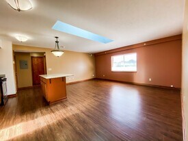 Hallwood Manor Apartments in Mentor, OH - Building Photo