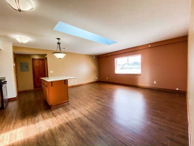 Hallwood Manor Apartments in Mentor, OH - Building Photo - Building Photo