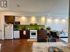 121-2121 McMahon Dr in Toronto, ON - Building Photo - Building Photo