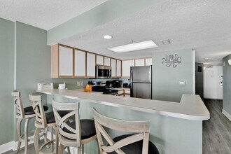 2701 S Ocean Blvd in North Myrtle Beach, SC - Foto de edificio - Building Photo