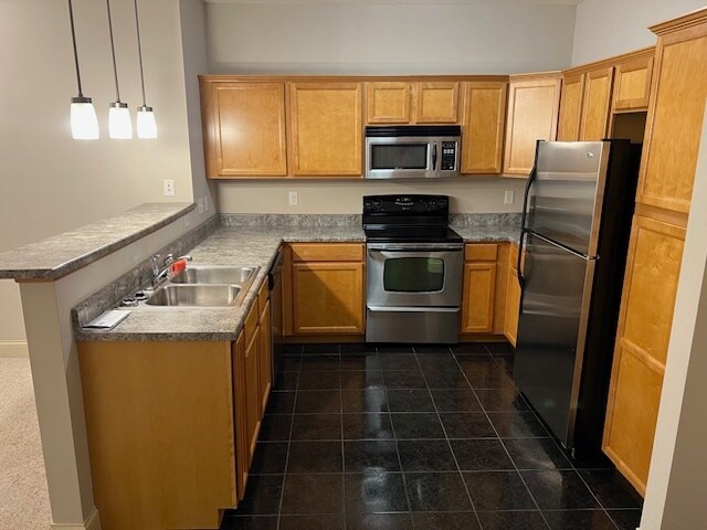 605 Grandview Ct in Iowa City, IA - Building Photo - Building Photo