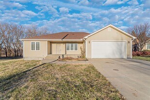 516 West St in Riley, KS - Building Photo