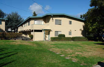 Moffett Manor in Mountain View, CA - Building Photo - Building Photo