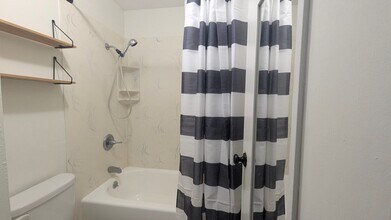 2845 Waialae Ave in Honolulu, HI - Building Photo - Building Photo