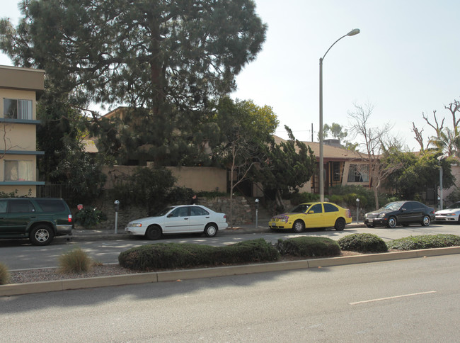 1200 Pico Blvd in Santa Monica, CA - Building Photo - Building Photo