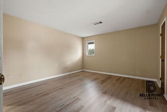 2401 S 66th St in Fort Smith, AR - Foto de edificio - Building Photo