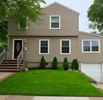 31 Flower Rd in Valley Stream, NY - Building Photo