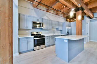 11 E Illinois St in Chicago, IL - Building Photo - Building Photo