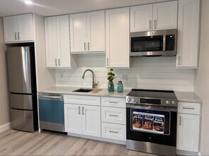 112 W Main St, Unit 8 in Barnstable, MA - Building Photo - Building Photo