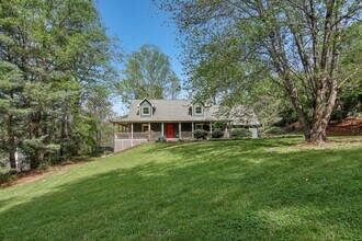 11 Timothy Ln in Candler, NC - Building Photo - Building Photo
