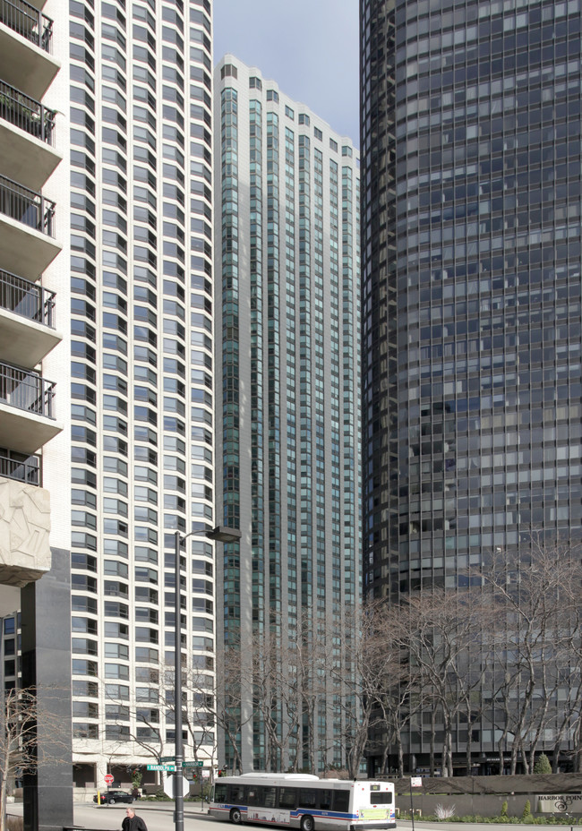 The Park Shore Condomiums in Chicago, IL - Building Photo - Building Photo