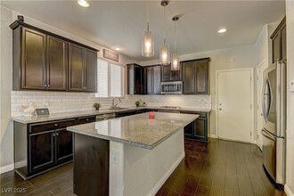 8633 Todd Allen Creek St in Las Vegas, NV - Building Photo - Building Photo