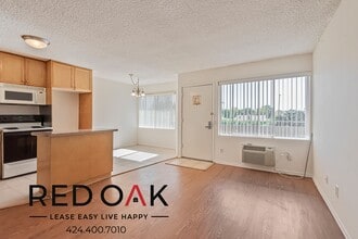 20200 Sherman Way in Los Angeles, CA - Building Photo - Building Photo