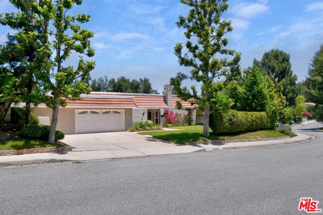 23637 Park Belmonte in Calabasas, CA - Building Photo - Building Photo