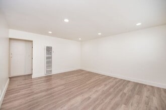 180 Rochester St in Costa Mesa, CA - Building Photo - Building Photo