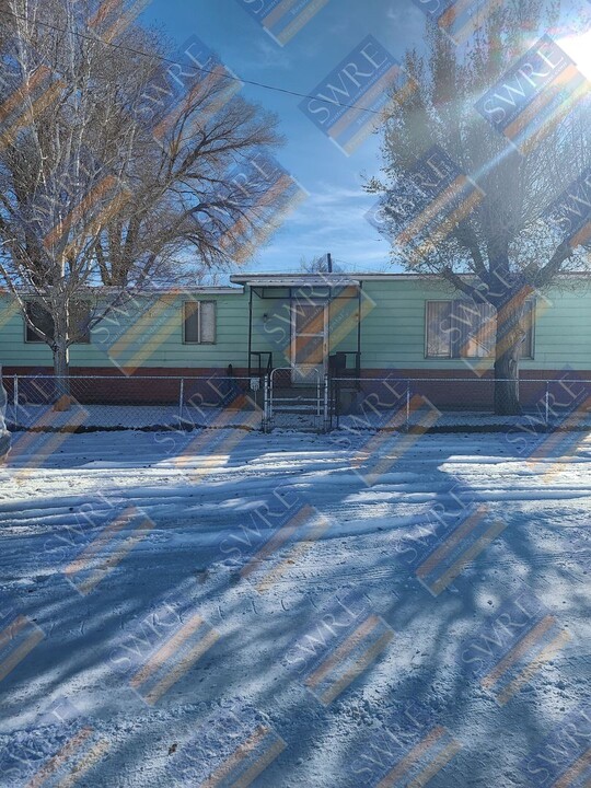 1038 Lyle St in Rock Springs, WY - Building Photo