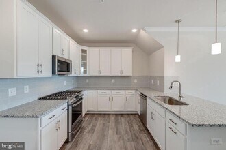 43357 Radford Divide Ter in Ashburn, VA - Foto de edificio - Building Photo