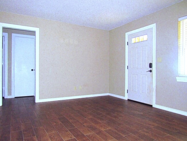 701 NW 2nd St in Moore, OK - Building Photo - Building Photo
