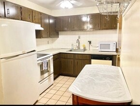 2108 Phillips Rd in New Bedford, MA - Building Photo - Building Photo