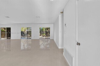 13011 SW 80th St in Miami, FL - Building Photo - Building Photo