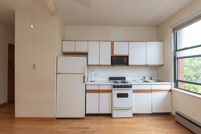 638 W Barry in Chicago, IL - Building Photo - Building Photo