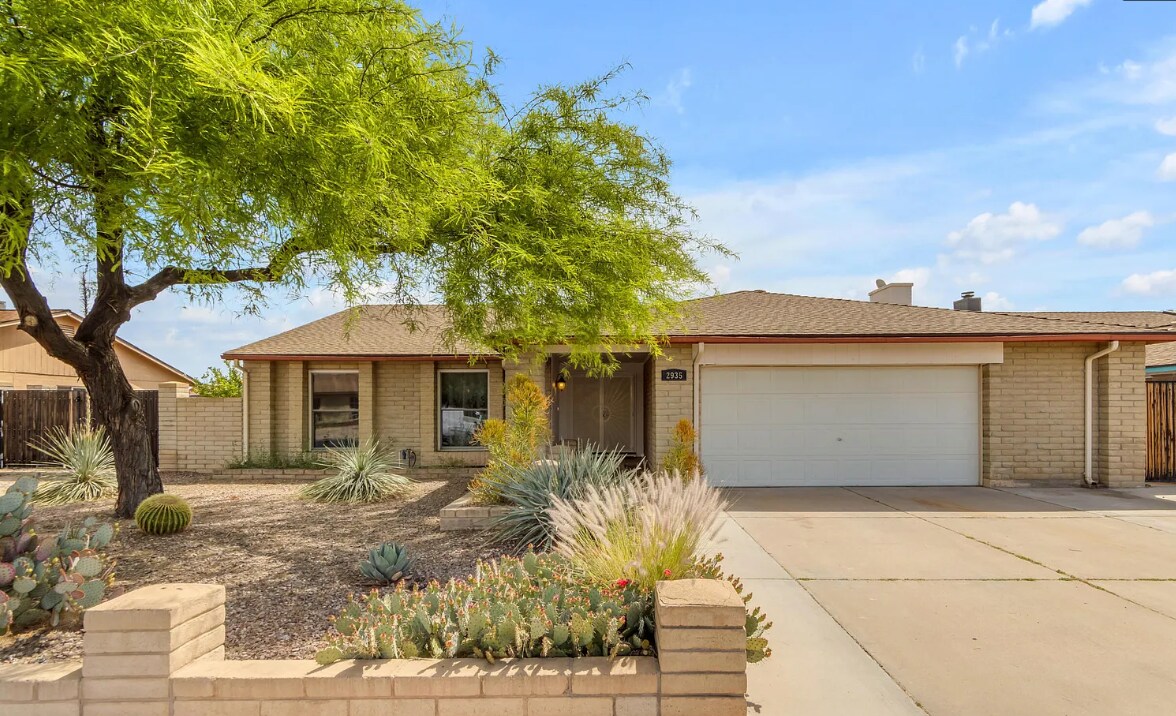 2935 S Mollera in Mesa, AZ - Building Photo