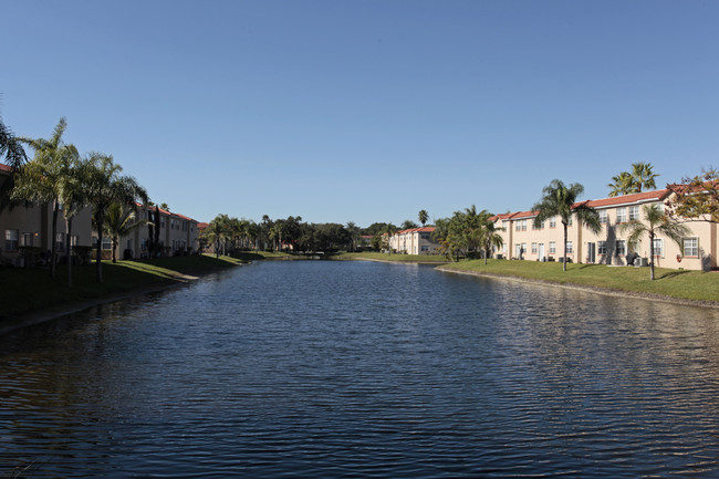 Windmill Lakes in Pembroke Pines, FL - Building Photo - Building Photo