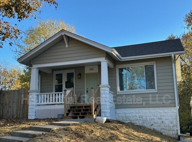 property at 206 W Washington St