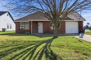 803 Melody Cir in Kaufman, TX - Building Photo