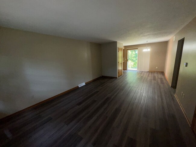 633 W Highland Ave in Wooster, OH - Building Photo - Building Photo