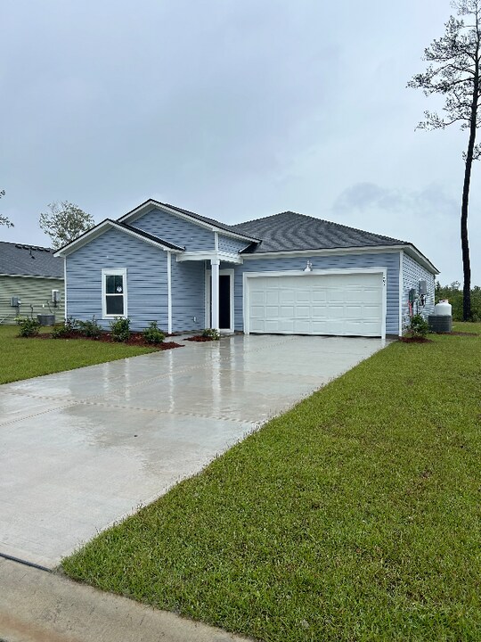 207 Saddle St in Bucksport, SC - Building Photo