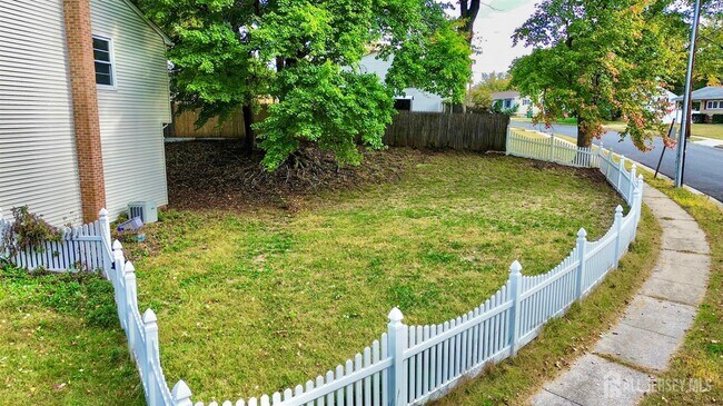 30 Brookside Rd in Edison, NJ - Building Photo - Building Photo