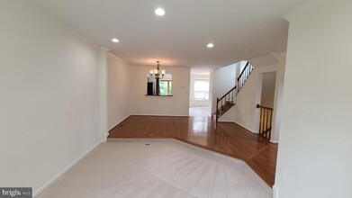 21176 Winding Brook Square in Ashburn, VA - Building Photo - Building Photo