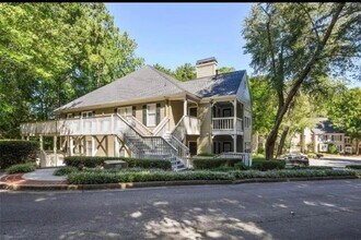 102 Bainbridge Dr NW in Atlanta, GA - Building Photo - Building Photo