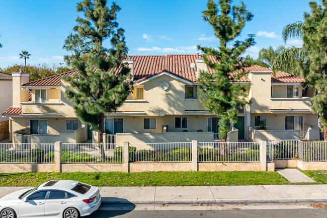 2946 S Campus Ave in Ontario, CA - Building Photo - Building Photo