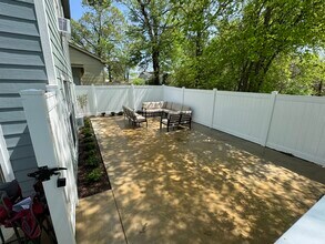 204 E Good St, Unit Upstairs in Mineola, TX - Foto de edificio - Building Photo