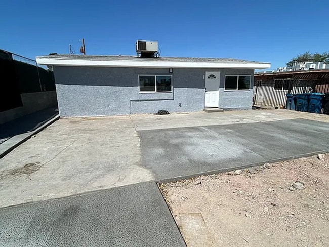210 W Monroe Ave in Las Vegas, NV - Building Photo - Building Photo