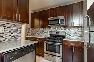 104-20 Queens Blvd in Queens, NY - Building Photo - Building Photo
