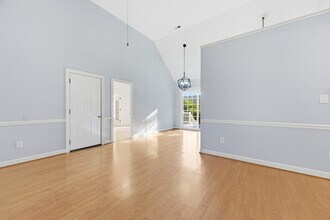 1611 York Rest Ln in Hayes, VA - Building Photo - Building Photo