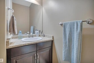 102 W Haven Dr in Leduc, AB - Building Photo - Building Photo