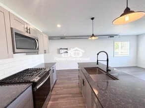 2103 Willis Ave in Perry, IA - Building Photo - Building Photo