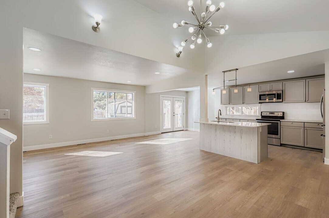 832 21st St SW in Loveland, CO - Foto de edificio