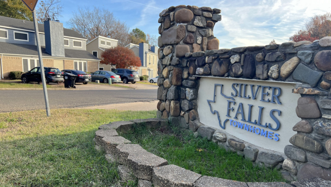 Silver Falls Townhomes in Longview, TX - Building Photo - Building Photo