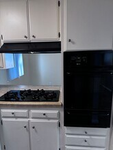 328 Marguerite Ave in Newport Beach, CA - Building Photo - Building Photo