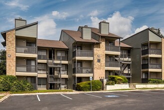 Oak Springs Apartments in San Antonio, TX - Building Photo - Building Photo