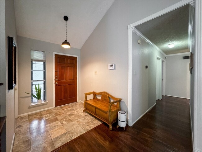 property at 2909 Laurelridge Dr